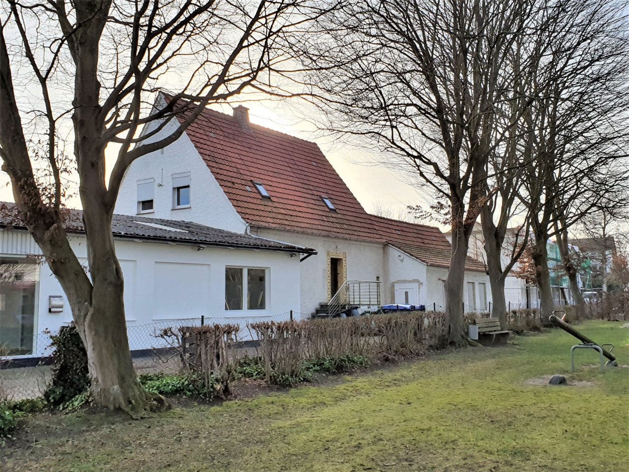 Einfamilienhaus mit Lagerfläche - Ideal für Handwerksbetriebe - Bezugsfrei!!