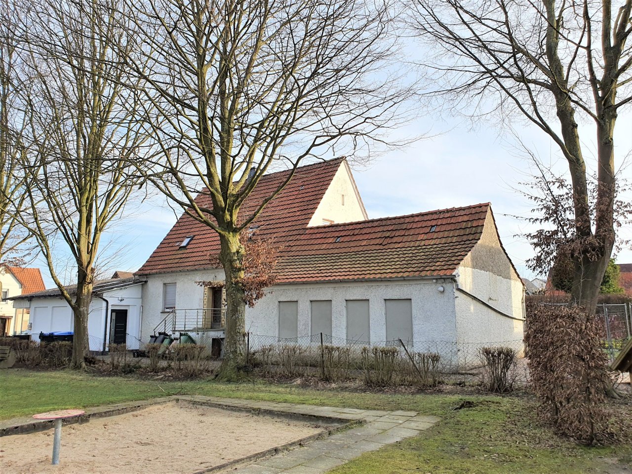 Einfamilienhaus mit Lagerfläche - Ideal für Handwerksbetriebe - Bezugsfrei!!