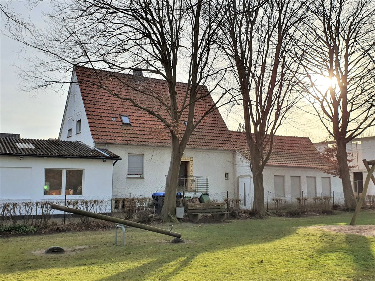 Einfamilienhaus mit Lagerfläche - Ideal für Handwerksbetriebe - Bezugsfrei!!