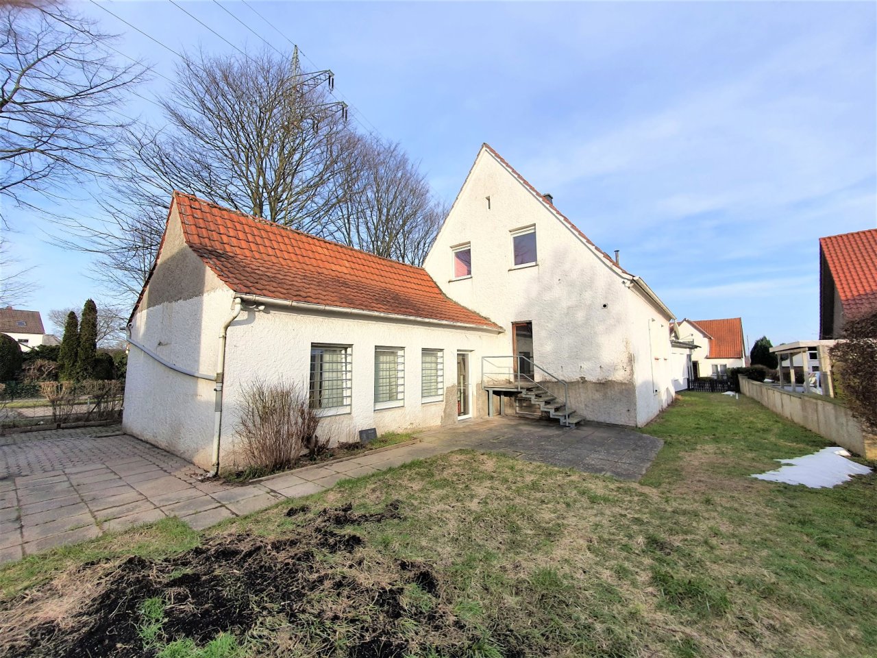 Einfamilienhaus mit Lagerfläche - Ideal für Handwerksbetriebe - Bezugsfrei!!