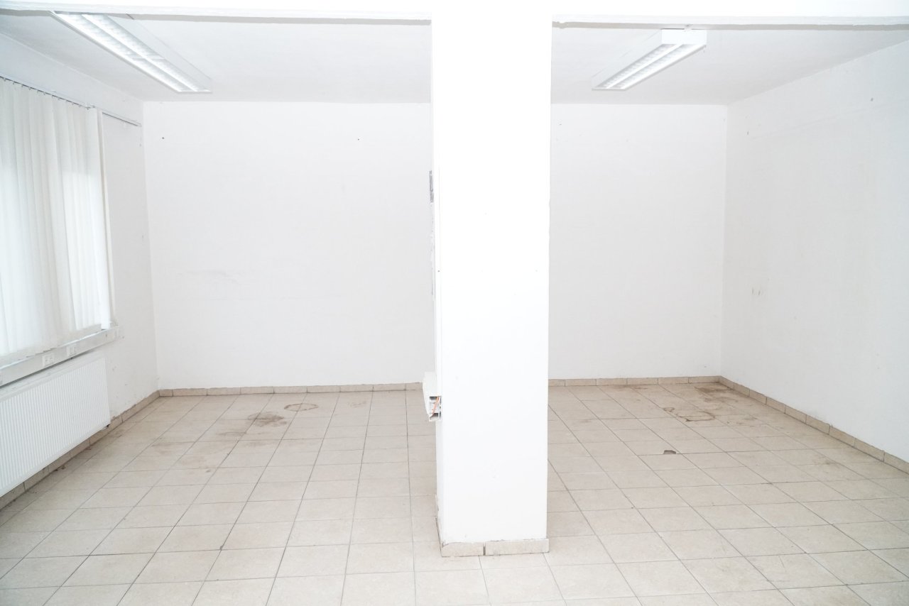 Einfamilienhaus mit Lagerfläche - Ideal für Handwerksbetriebe - Bezugsfrei!!