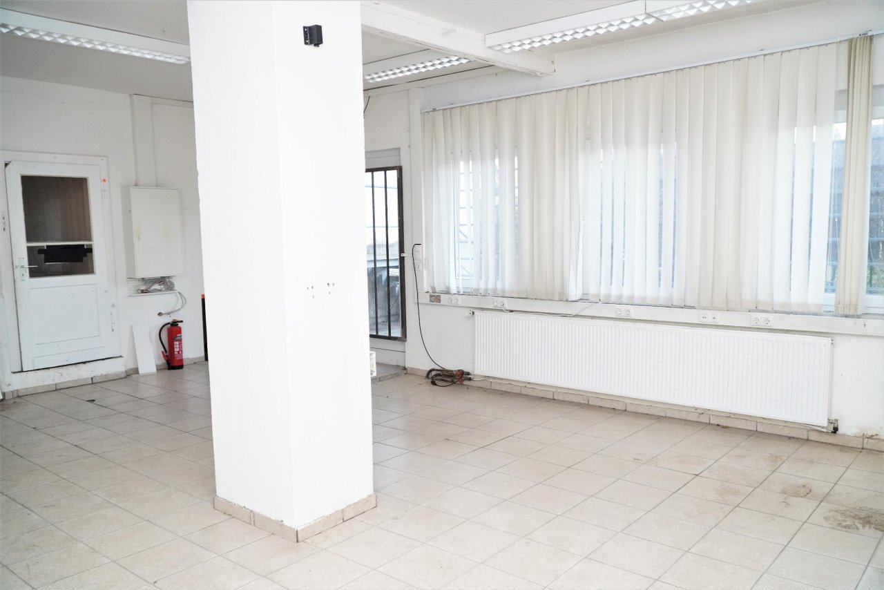 Einfamilienhaus mit Lagerfläche - Ideal für Handwerksbetriebe - Bezugsfrei!!