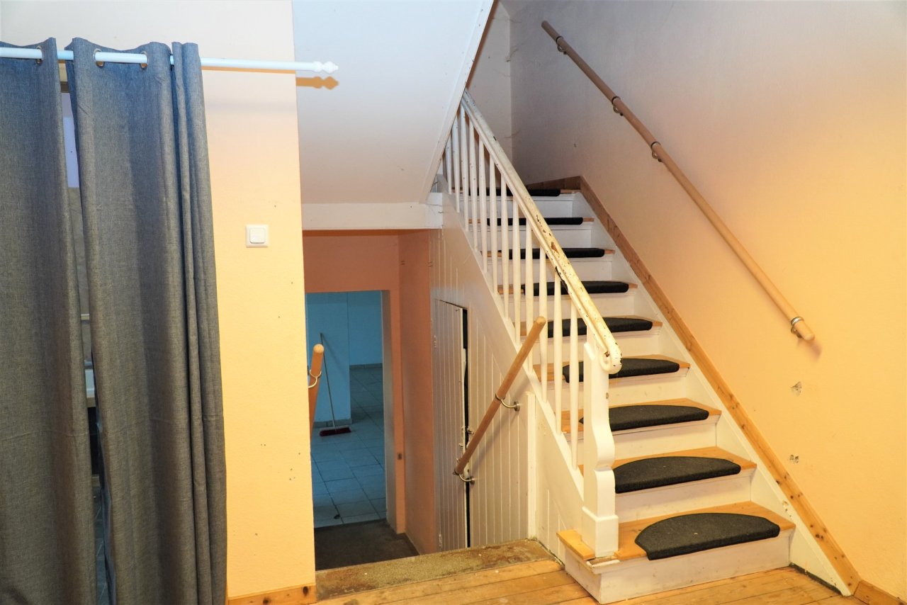 Einfamilienhaus mit Lagerfläche - Ideal für Handwerksbetriebe - Bezugsfrei!!