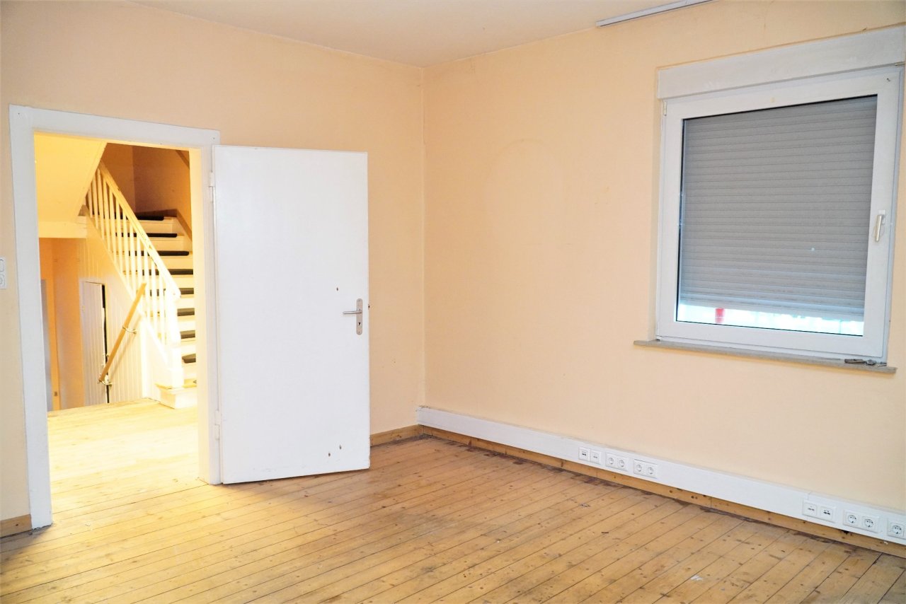 Einfamilienhaus mit Lagerfläche - Ideal für Handwerksbetriebe - Bezugsfrei!!