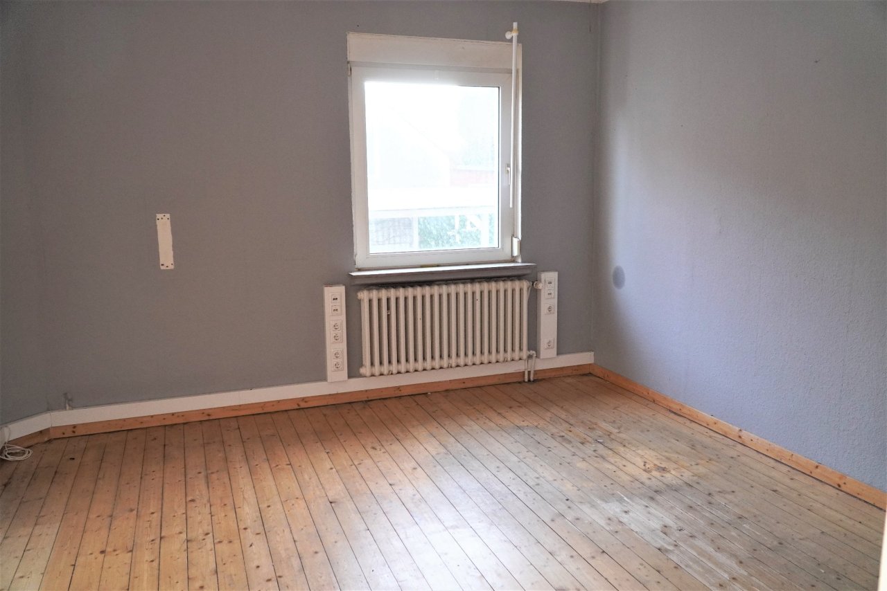 Einfamilienhaus mit Lagerfläche - Ideal für Handwerksbetriebe - Bezugsfrei!!