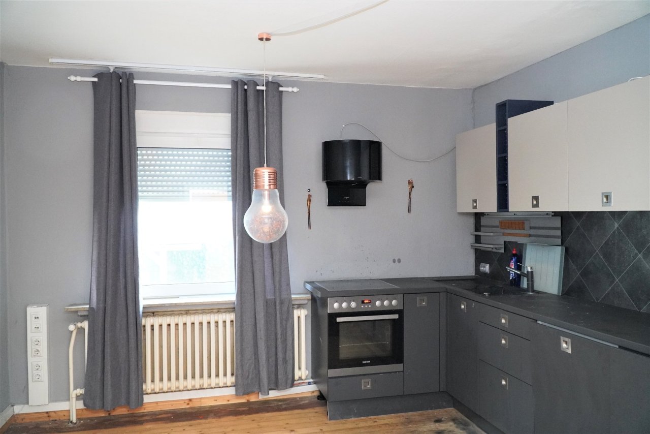 Einfamilienhaus mit Lagerfläche - Ideal für Handwerksbetriebe - Bezugsfrei!!