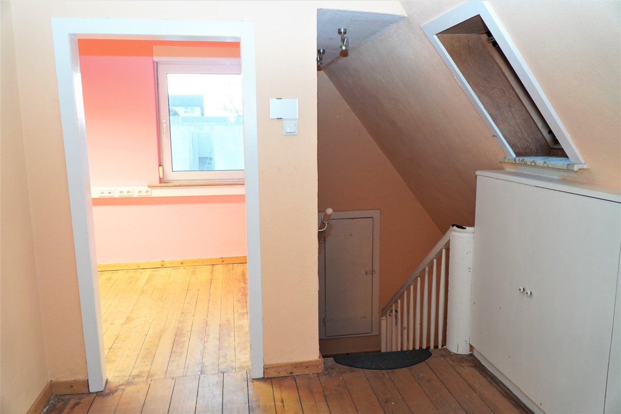 Einfamilienhaus mit Lagerfläche - Ideal für Handwerksbetriebe - Bezugsfrei!!