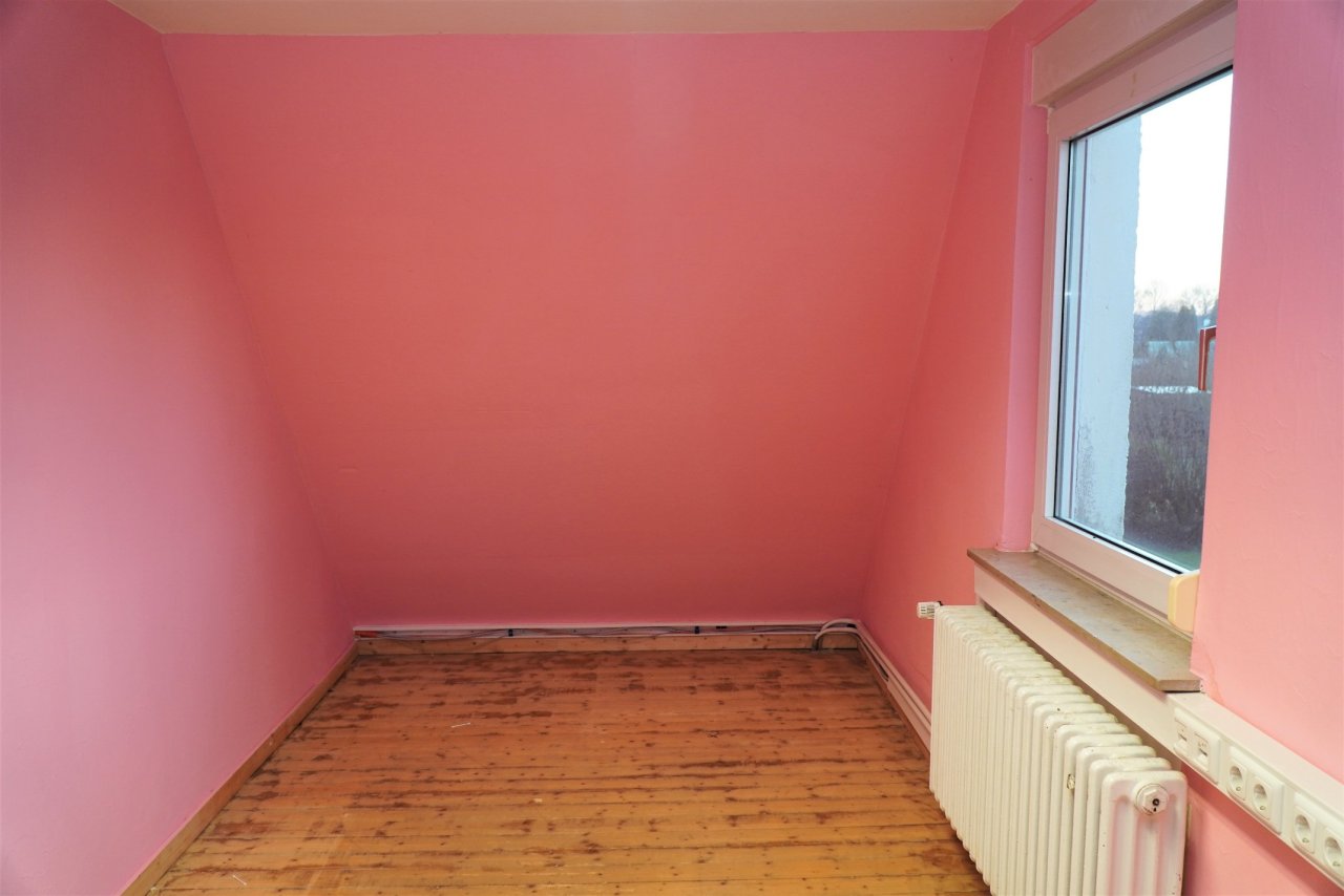 Einfamilienhaus mit Lagerfläche - Ideal für Handwerksbetriebe - Bezugsfrei!!