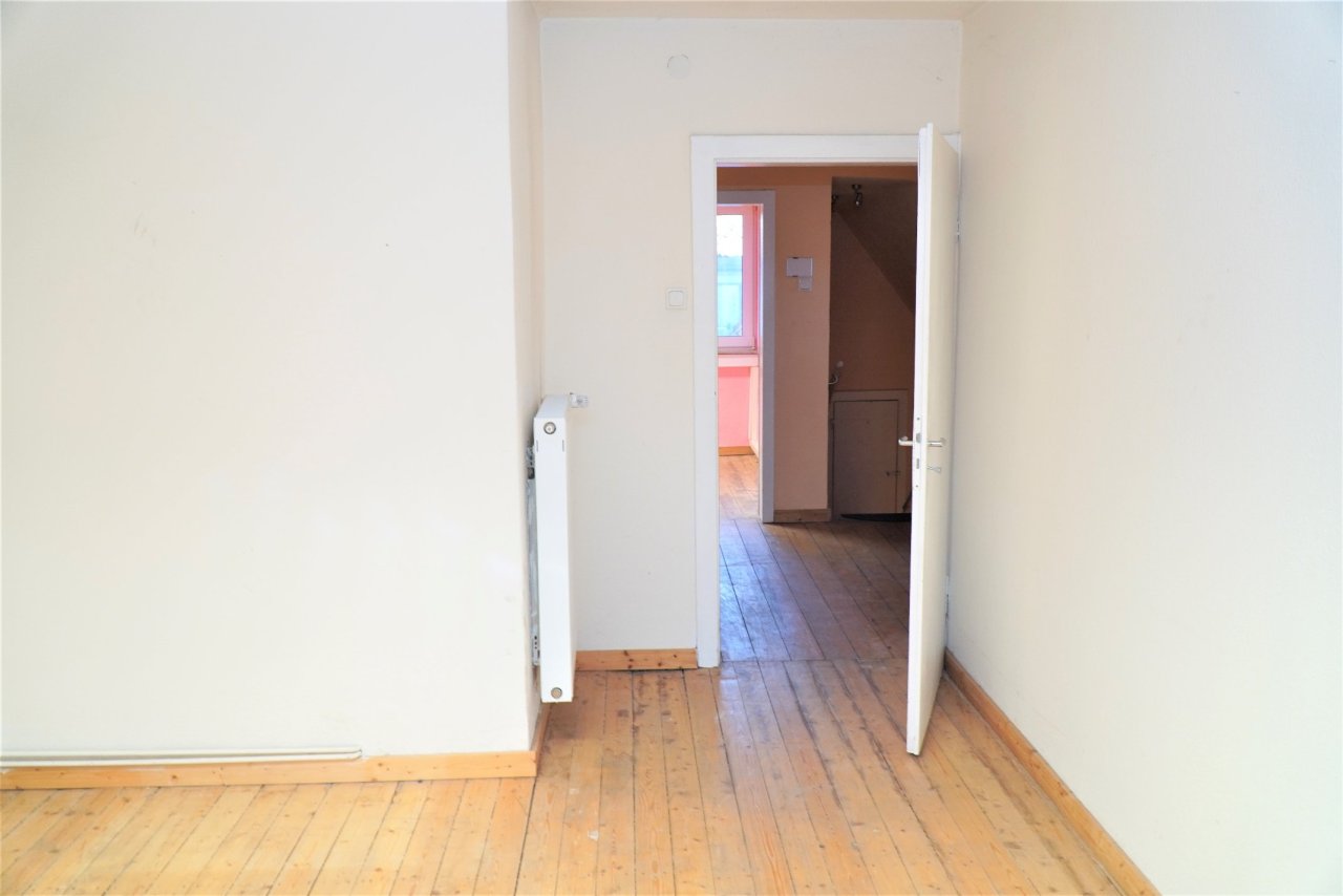 Einfamilienhaus mit Lagerfläche - Ideal für Handwerksbetriebe - Bezugsfrei!!