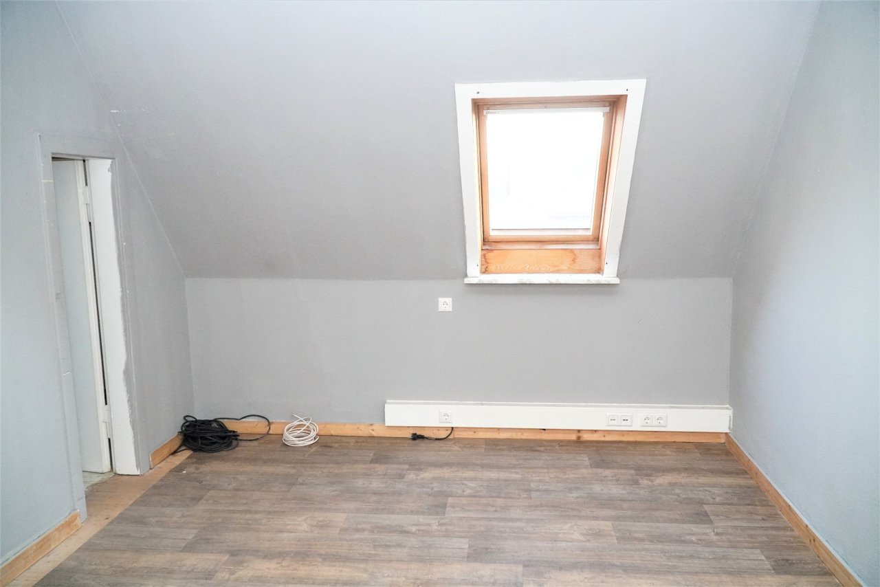 Einfamilienhaus mit Lagerfläche - Ideal für Handwerksbetriebe - Bezugsfrei!!