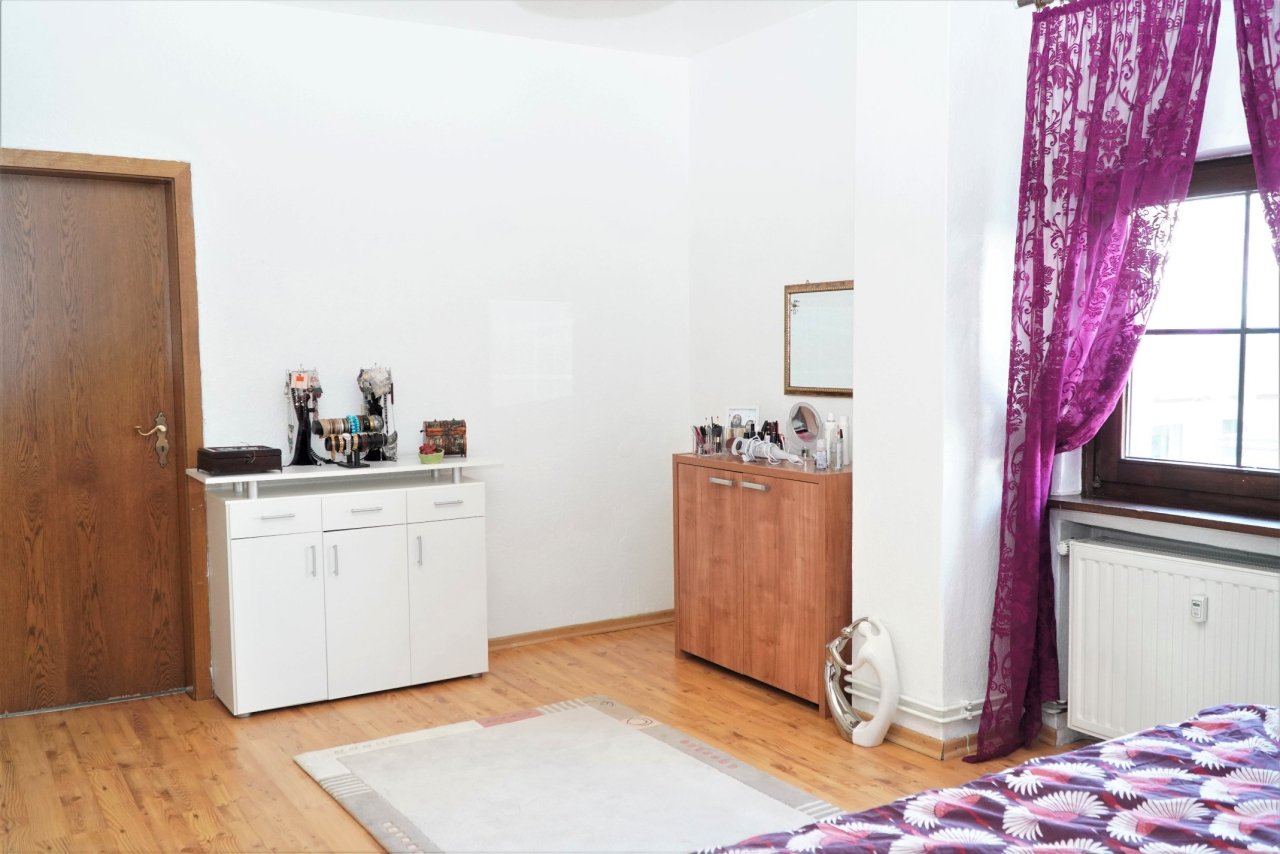 Mehrfamilienhaus mit lukrativer Gewerbefläche und viel Potenzial!