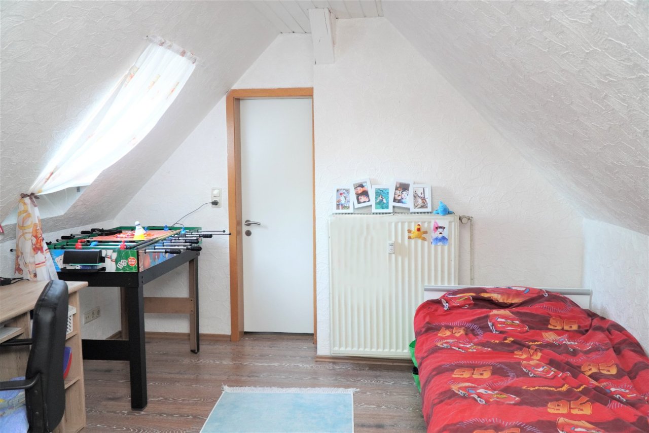 Mehrfamilienhaus mit lukrativer Gewerbefläche und viel Potenzial!