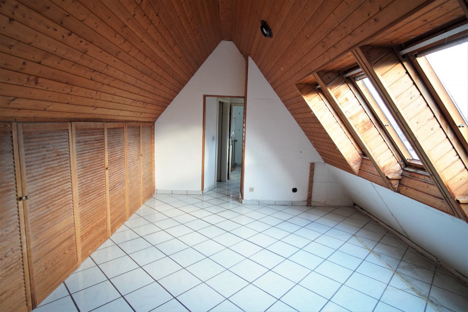 Mehrgenerationenhaus in zentrumsnaher und guter Lage sucht neuen Anschluss an freundliche Familie!