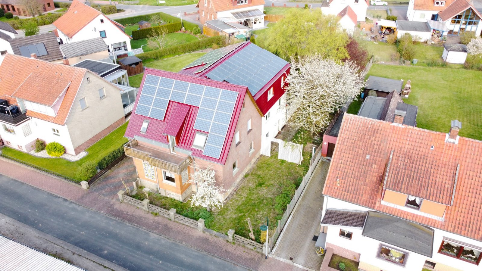 Mehrgenerationenhaus mit ca. 300 m² Wfl. und 17 kWh PV-Anlage - Jung und alt unter einem Dach