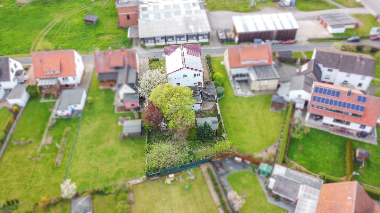 Mehrgenerationenhaus mit ca. 300 m² Wfl. und 17 kWh PV-Anlage - Jung und alt unter einem Dach