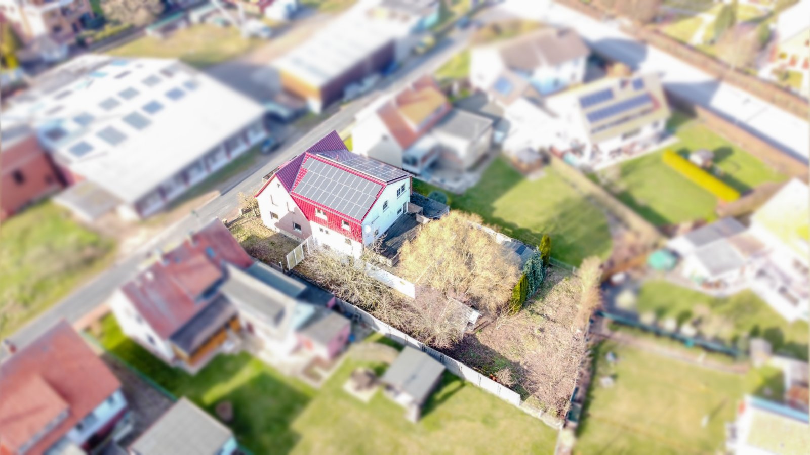 Mehrgenerationenhaus mit ca. 300 m² Wfl. und 17 kWh PV-Anlage - Jung und alt unter einem Dach