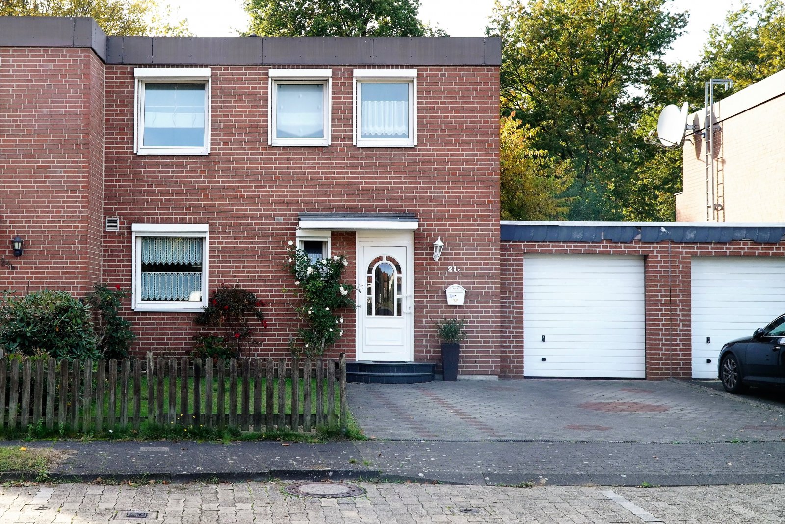 Sehr gepflegtes familienfreundliches Reihenendhaus mit Keller und Garage