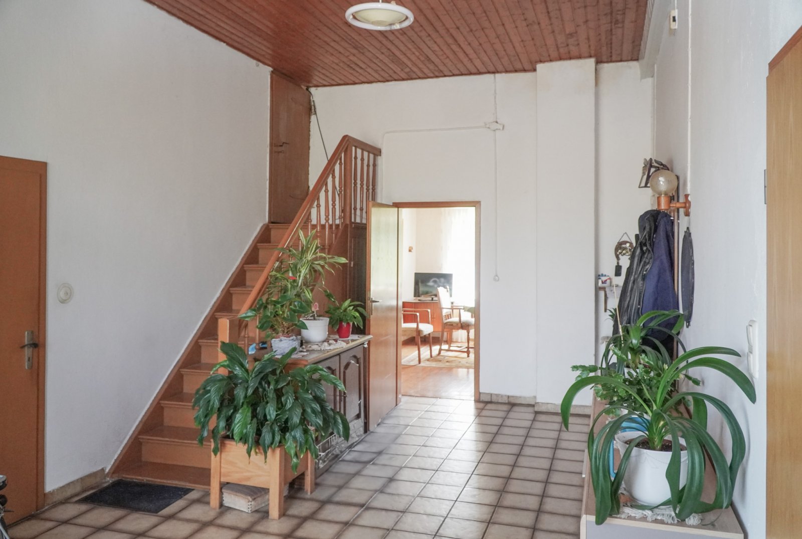 Einfamilienhaus mit viel Potenzial auf ca. 2.500 m² Grundstück!