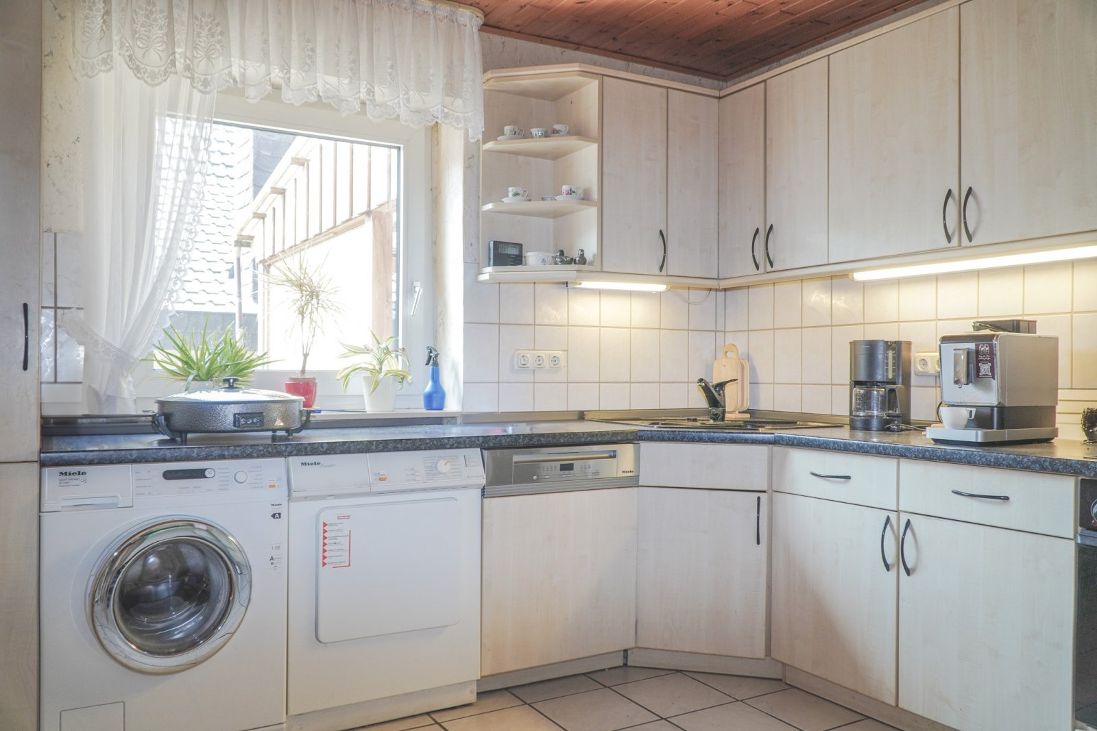 Einfamilienhaus mit viel Potenzial auf ca. 2.500 m² Grundstück!