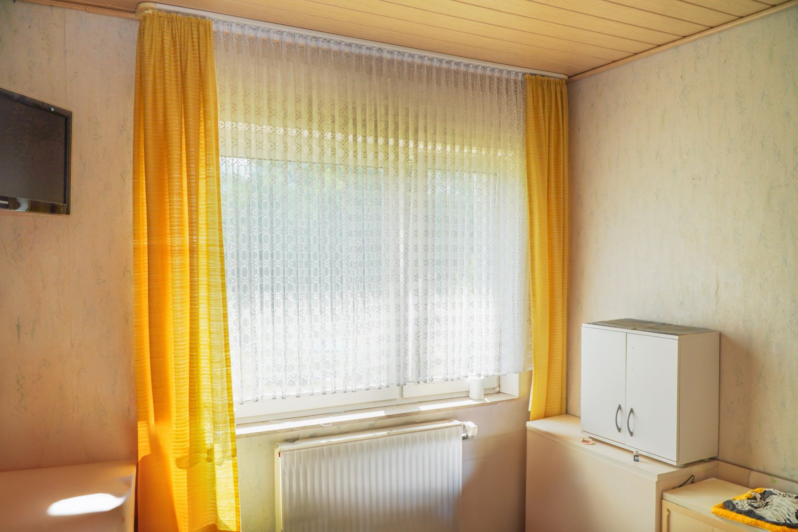 Einfamilienhaus mit viel Potenzial auf ca. 2.500 m² Grundstück!