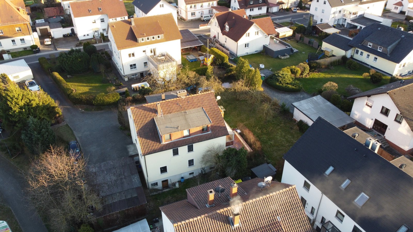 3-Familienhaus auf sehr großem Grundstück in ruhiger Lage  ++ mit Möglichkeit zur Bebauung ++