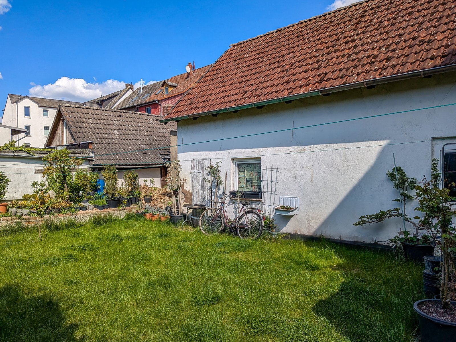 Handwerker aufgepasst! - Zentral gelegenes Mehrfamilienhaus mit Ausbaupotential