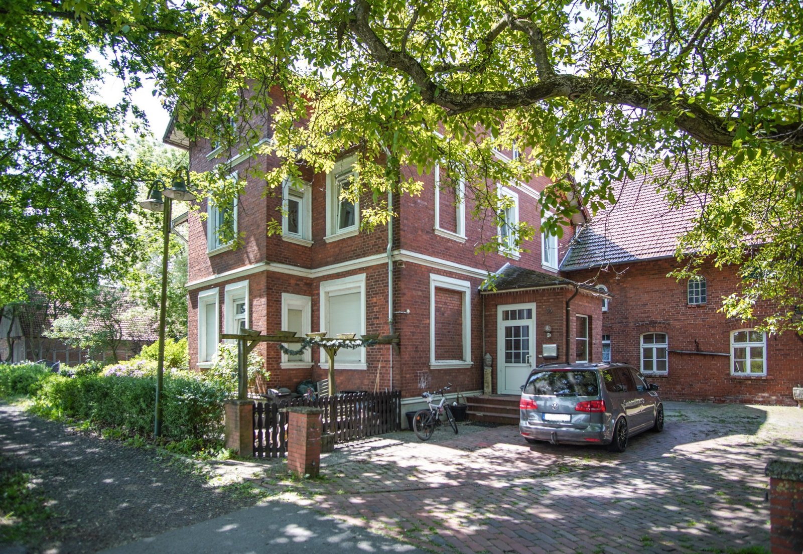 Wunderschönes Herrenhaus mit großer, für die Gastronomie umgebauter Scheune in idyllischer Lage