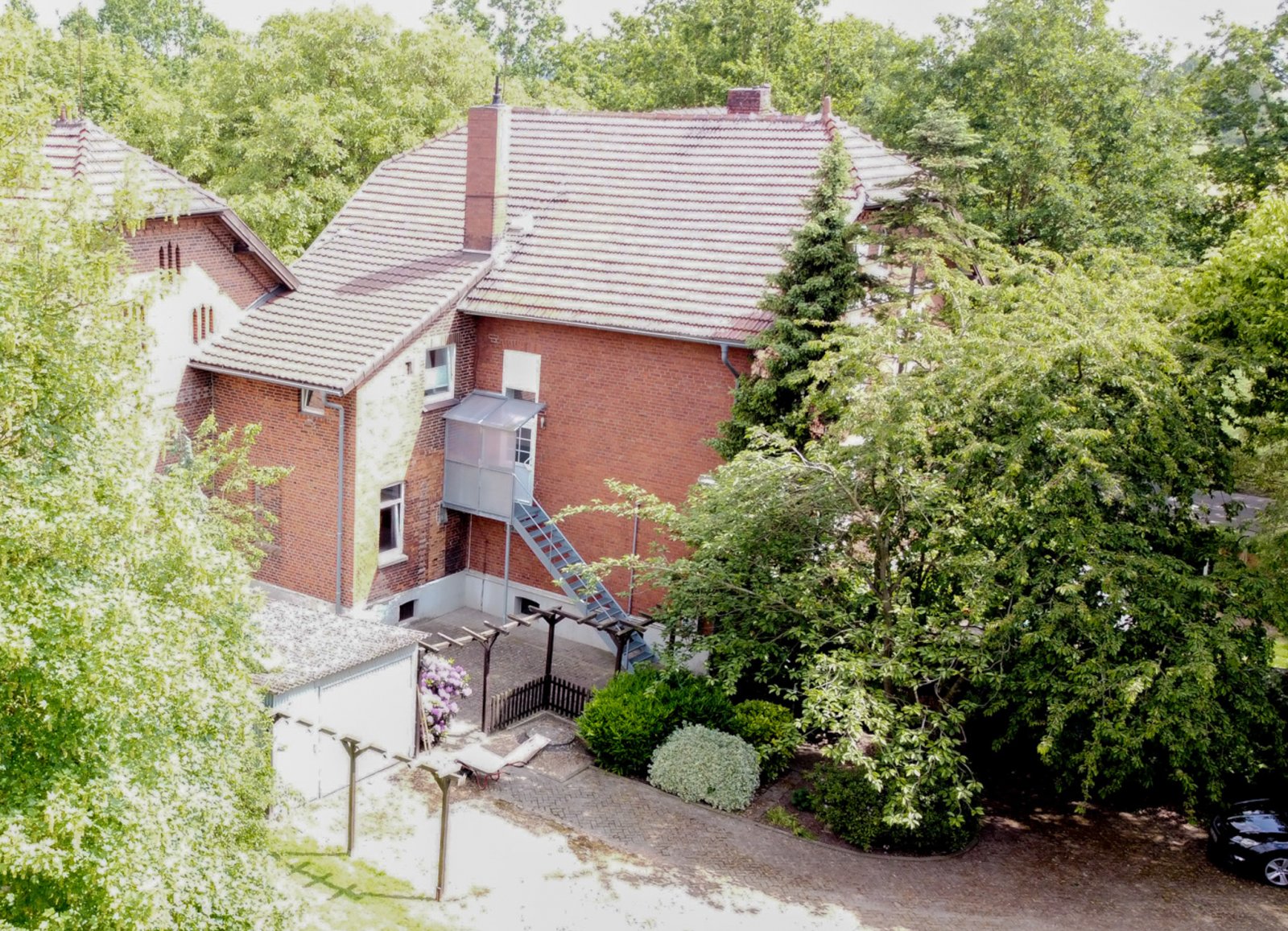 Wunderschönes Herrenhaus mit großer, für die Gastronomie umgebauter Scheune in idyllischer Lage
