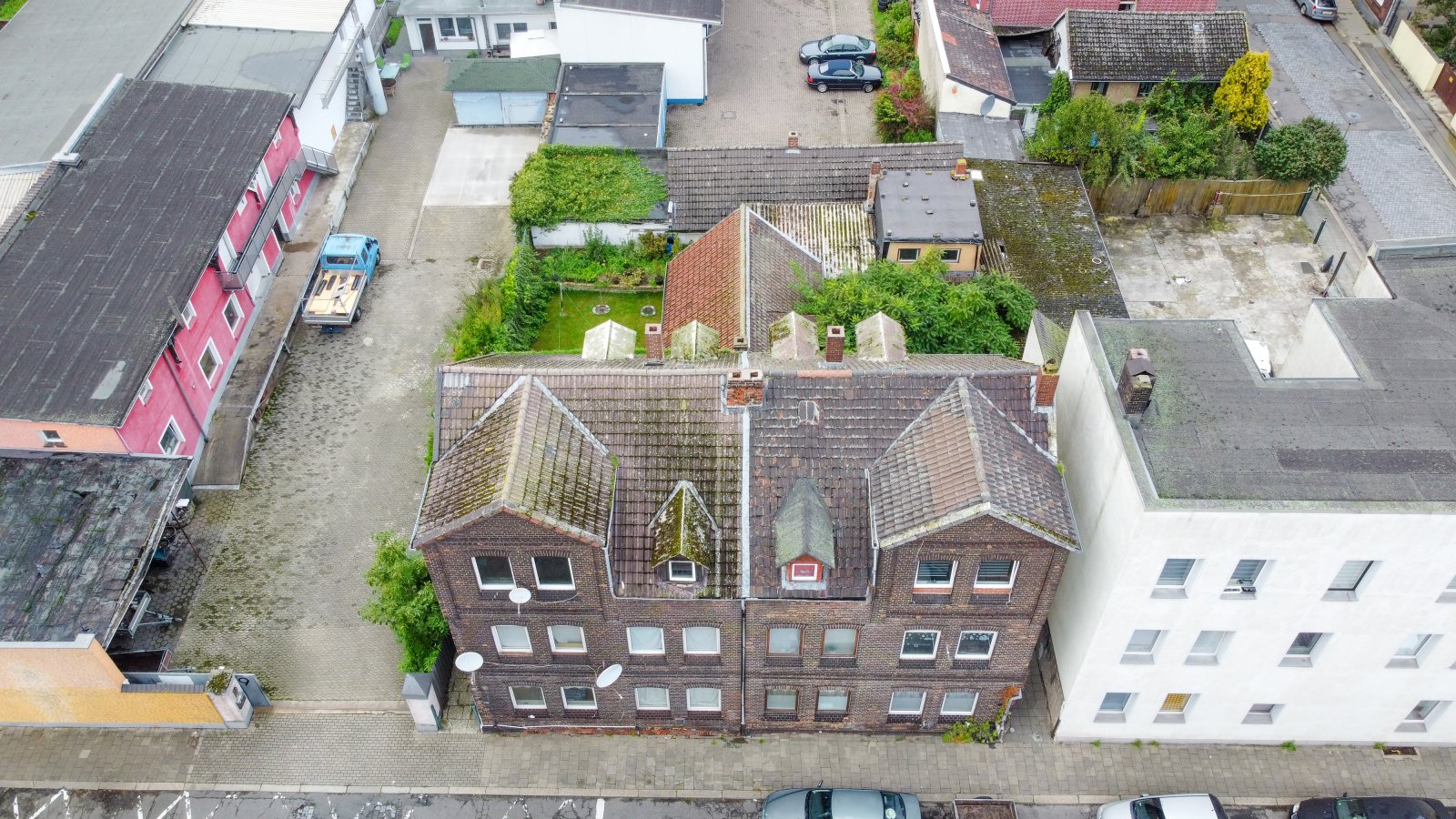 Handwerker aufgepasst! - Zentral gelegenes Mehrfamilienhaus mit Ausbaupotential