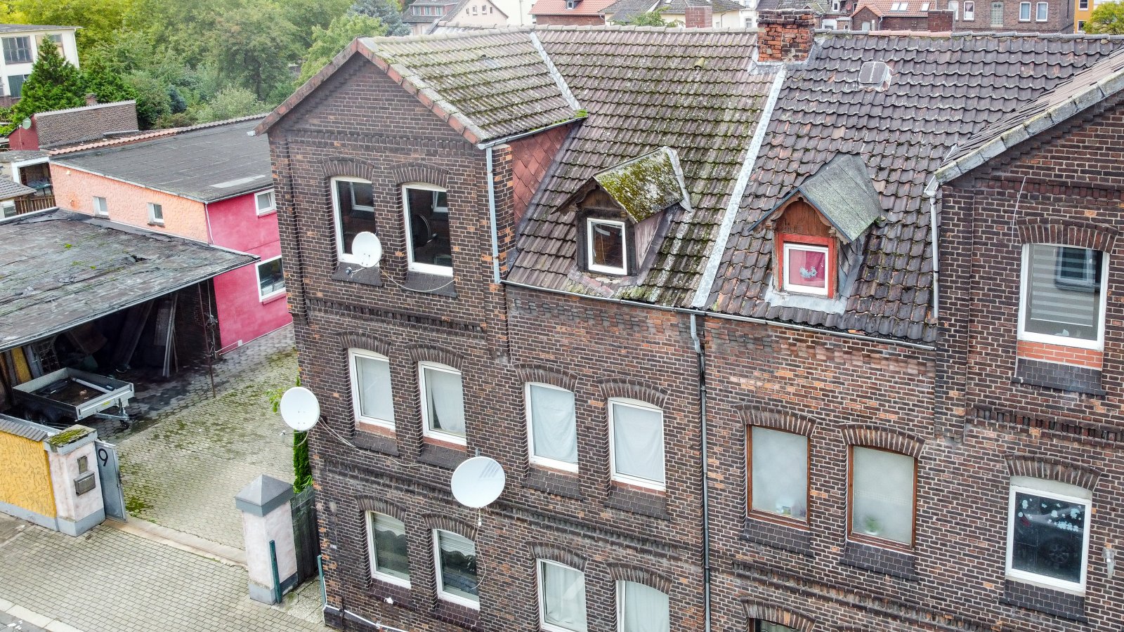 Handwerker aufgepasst! - Zentral gelegenes Mehrfamilienhaus mit Ausbaupotential