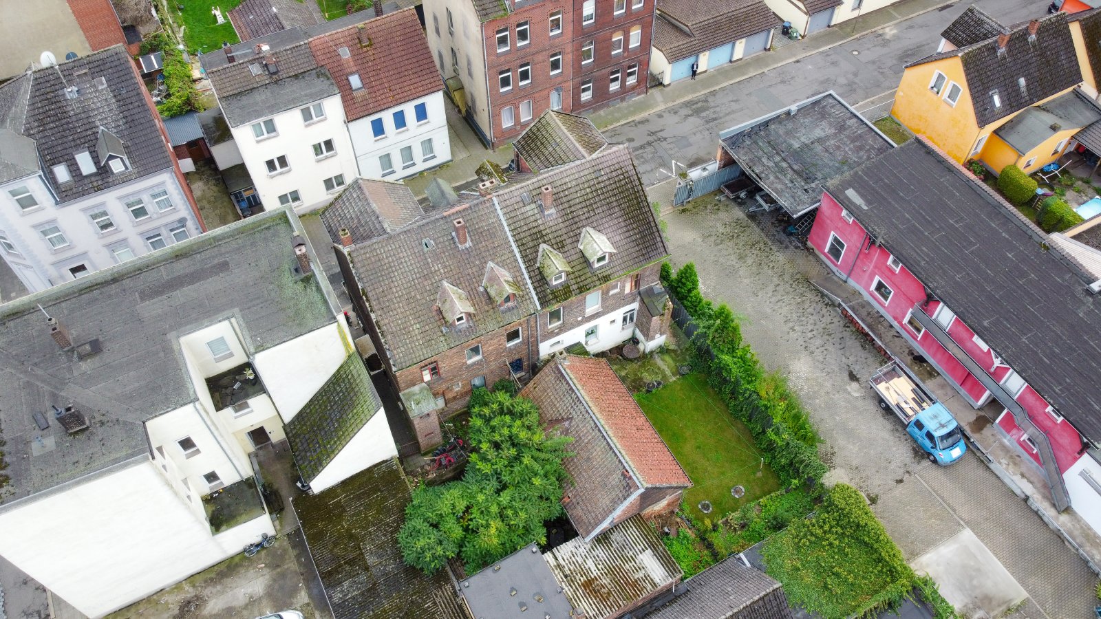 Handwerker aufgepasst! - Zentral gelegenes Mehrfamilienhaus mit Ausbaupotential