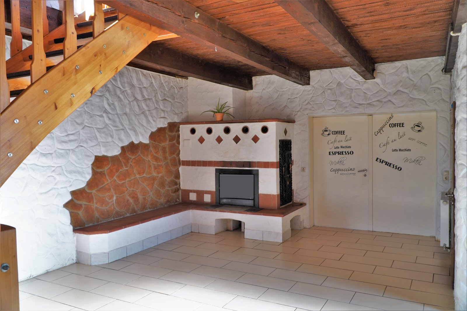 Gemütliches Einfamilienhaus mit Kamin, Doppelgarage und Erweiterungspotenzial