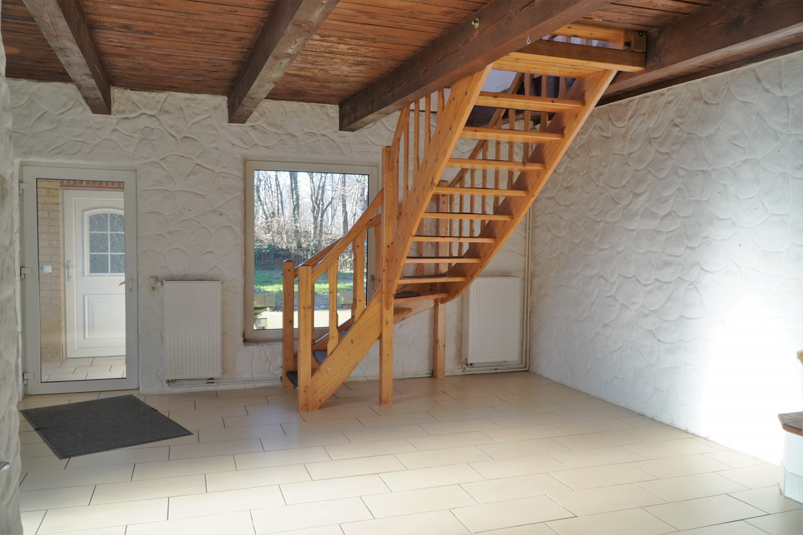 Gemütliches Einfamilienhaus mit Kamin, Doppelgarage und Erweiterungspotenzial