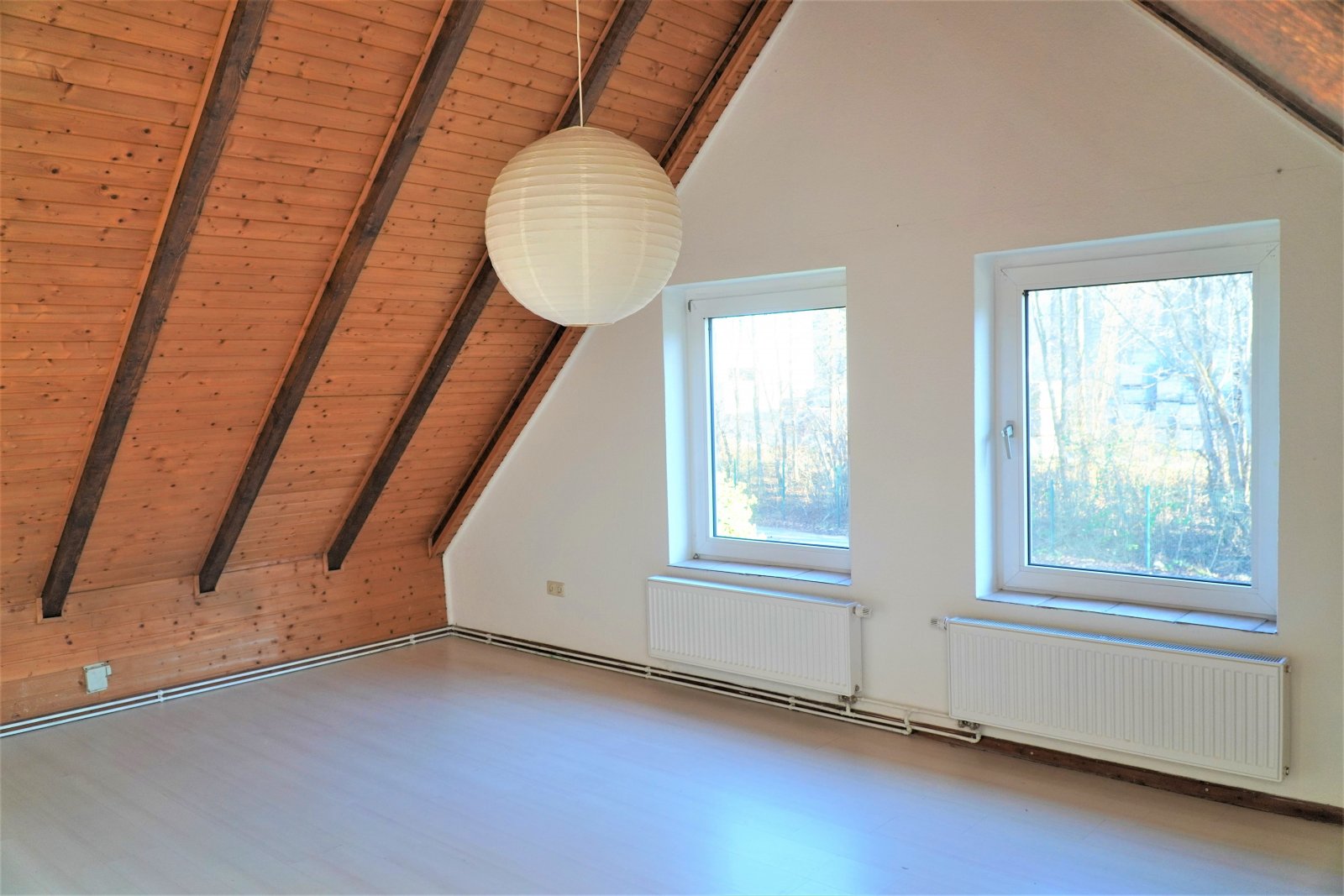 Gemütliches Einfamilienhaus mit Kamin, Doppelgarage und Erweiterungspotenzial