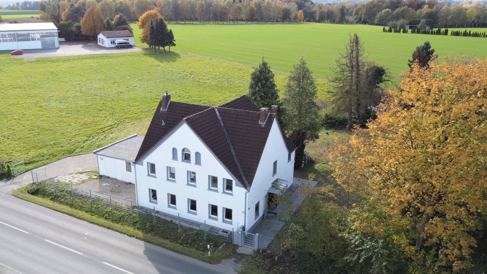 Ideal für Großfamilien! Gepflegtes 2 Familienhaus mit großem Grundstück ca. 2000 m²