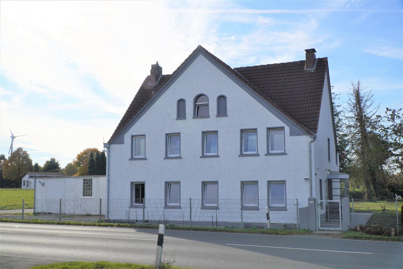 Ideal für Großfamilien! Gepflegtes 2 Familienhaus mit großem Grundstück ca. 2000 m²