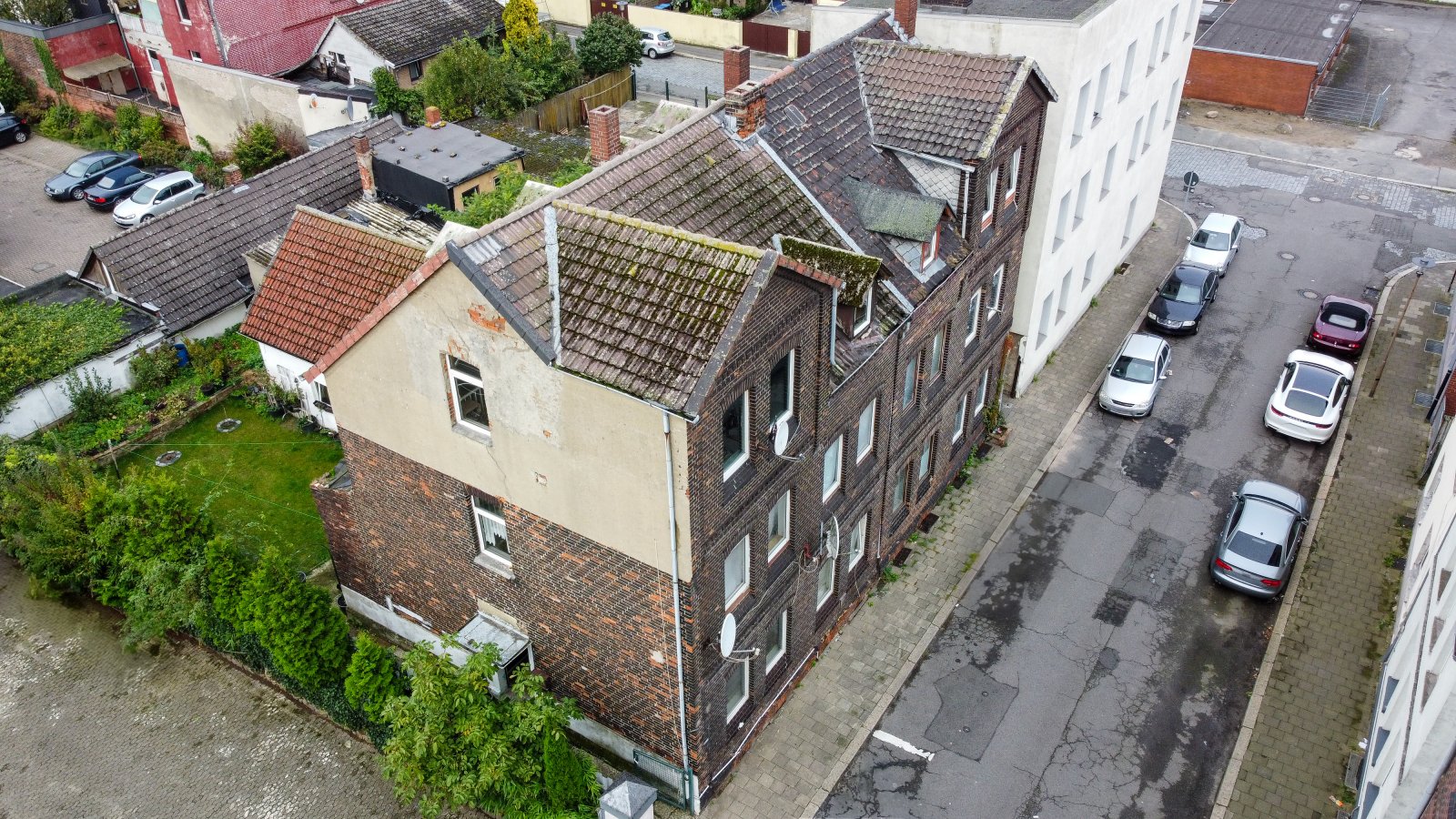 Handwerker aufgepasst! - Zentral gelegenes Mehrfamilienhaus mit Ausbaupotential