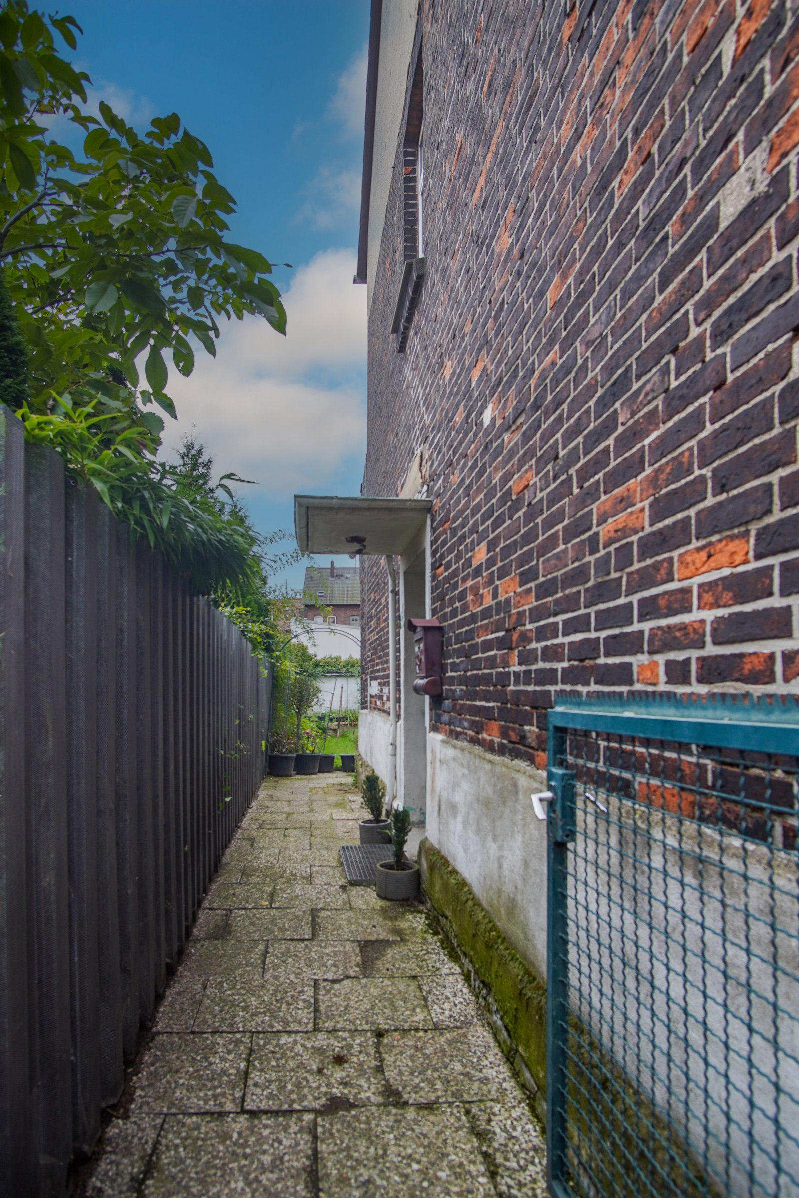 Handwerker aufgepasst! - Zentral gelegenes Mehrfamilienhaus mit Ausbaupotential