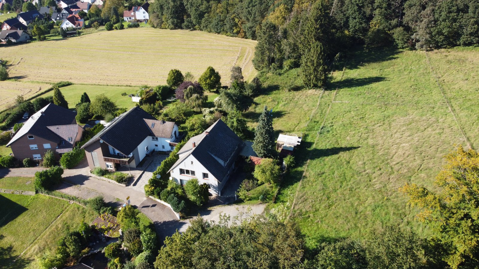 Idylle pur! Ruhiges Zweifamilienhaus in naturschöner Umgebung