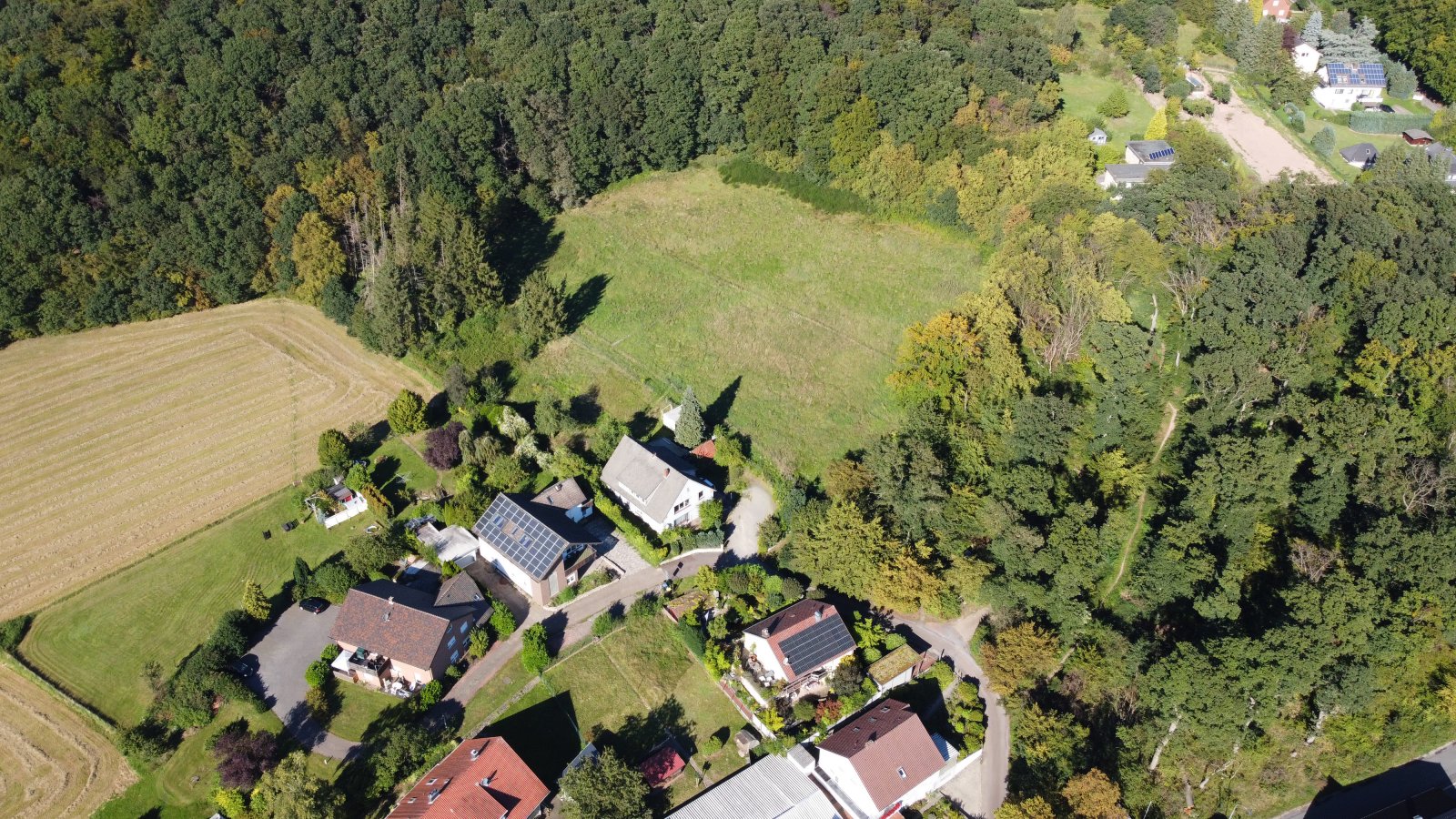 Idylle pur! Ruhiges Zweifamilienhaus in naturschöner Umgebung