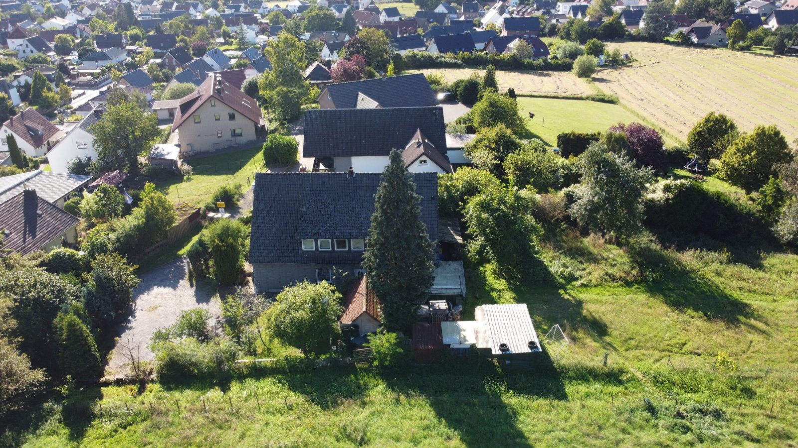 Idylle pur! Ruhiges Zweifamilienhaus in naturschöner Umgebung