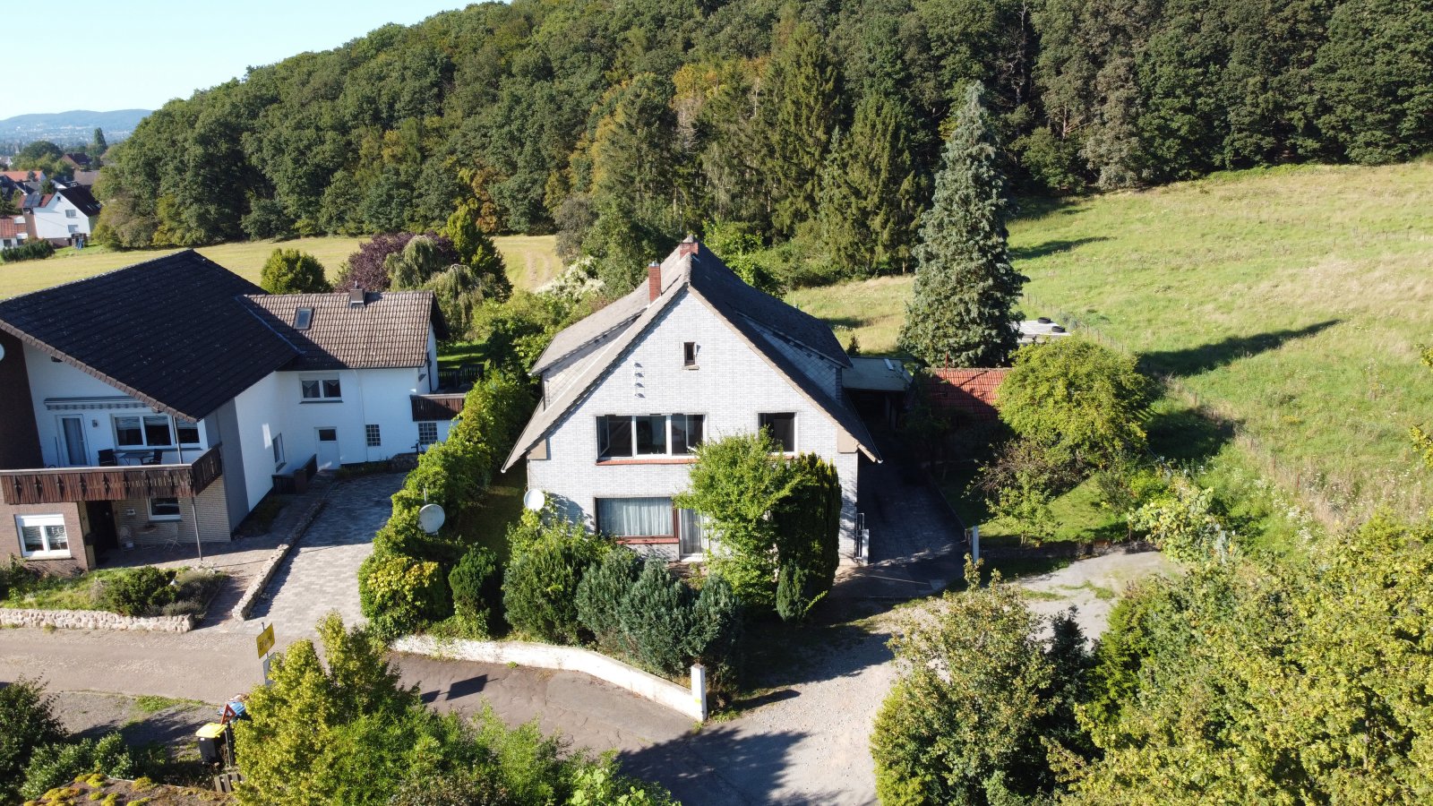 Idylle pur! Ruhiges Zweifamilienhaus in naturschöner Umgebung