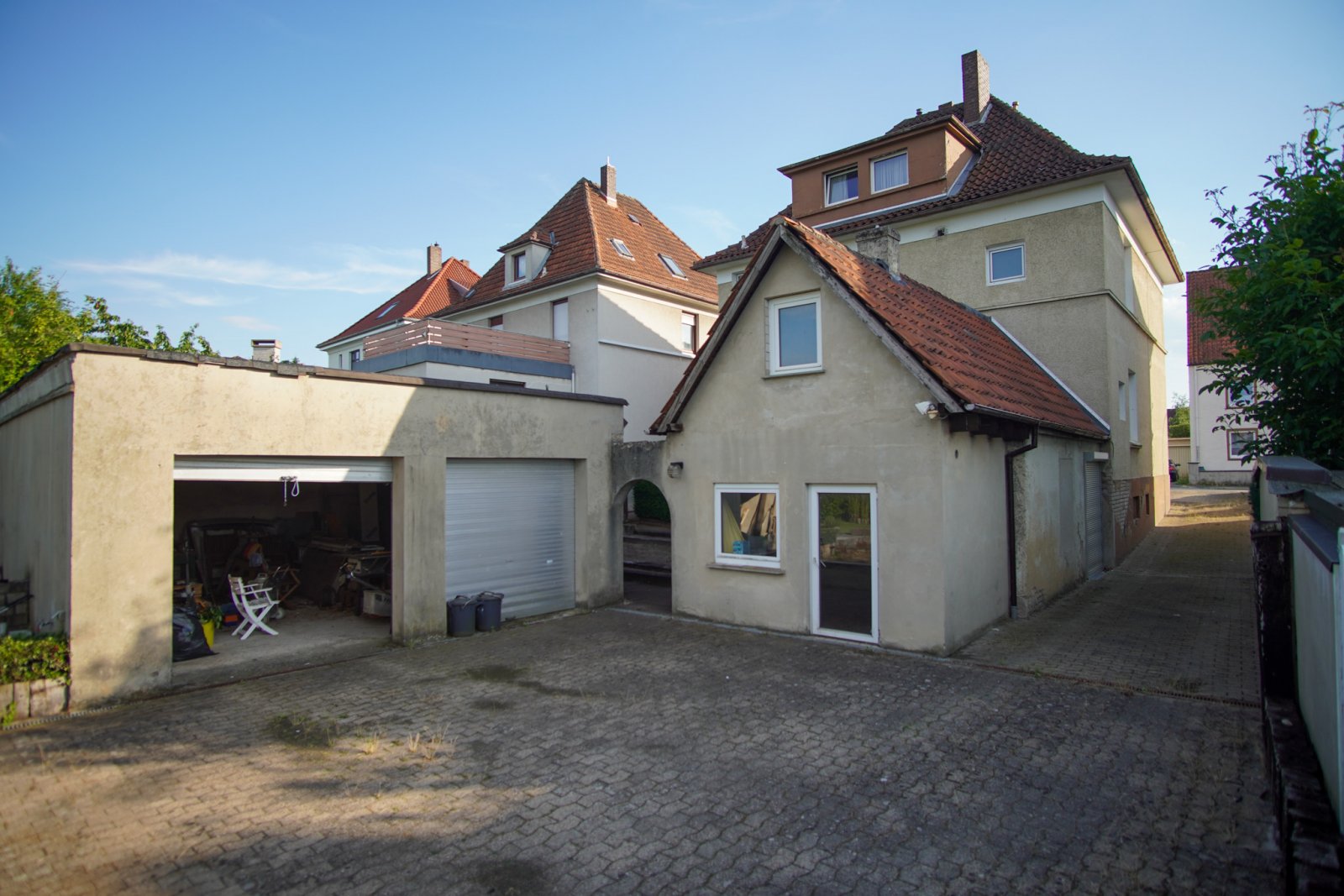 Attraktives Mehrfamilienwohnhaus mit zentralem Standort und weitläufigem Garten