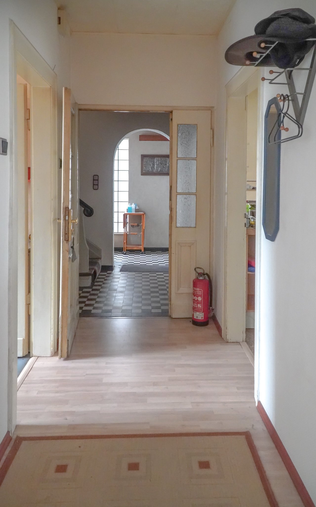 Attraktives Mehrfamilienwohnhaus mit zentralem Standort und weitläufigem Garten