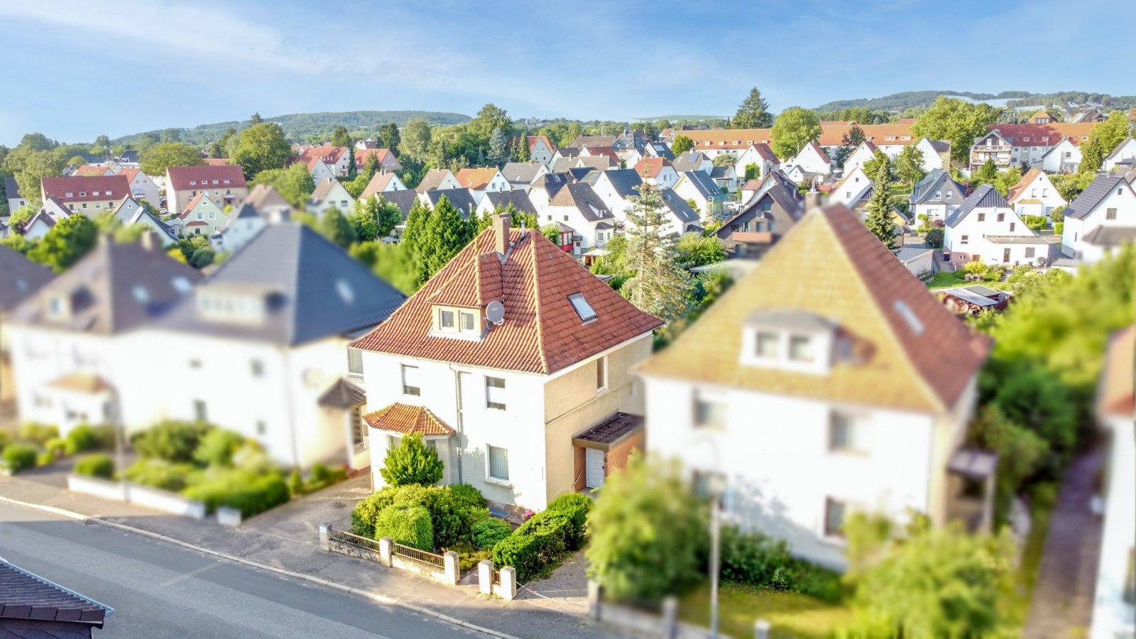 Attraktives Mehrfamilienwohnhaus mit zentralem Standort und weitläufigem Garten