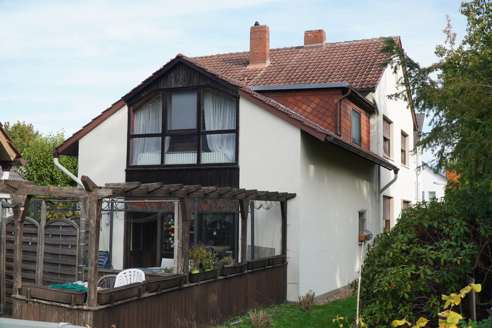 Großfamilien aufgepasst! Zweigeschossiges 1-2 Familienhaus mit Ausbaureserve in zentraler Lage