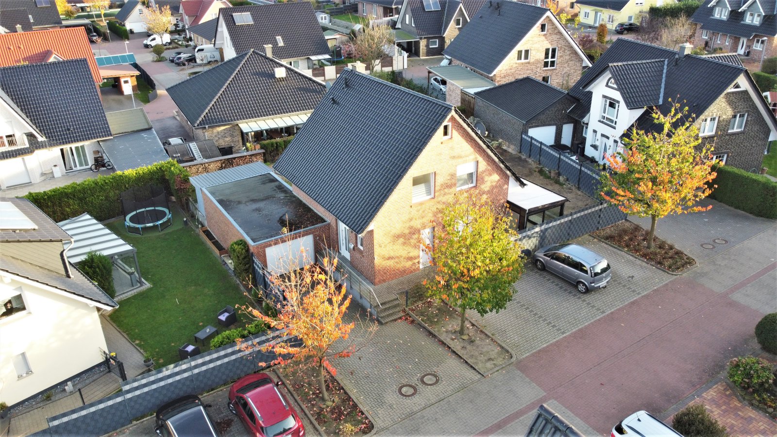 Im neuen Jahr Träume erfüllen - Schickes EFH + Garage + Garten - in gewachsener ruhiger Wohnlage