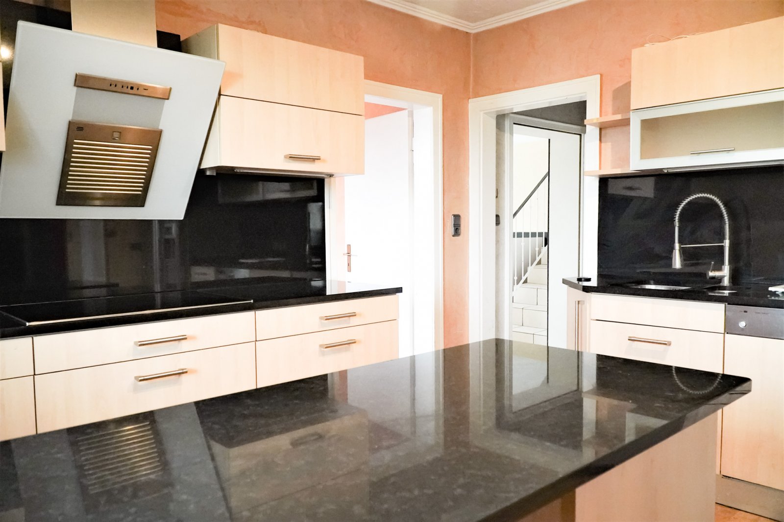 Investoren aufgepasst!  Mehrfamilienhaus mit 4 WE + Büro + Lager - Ideal für Handwerksbetriebe