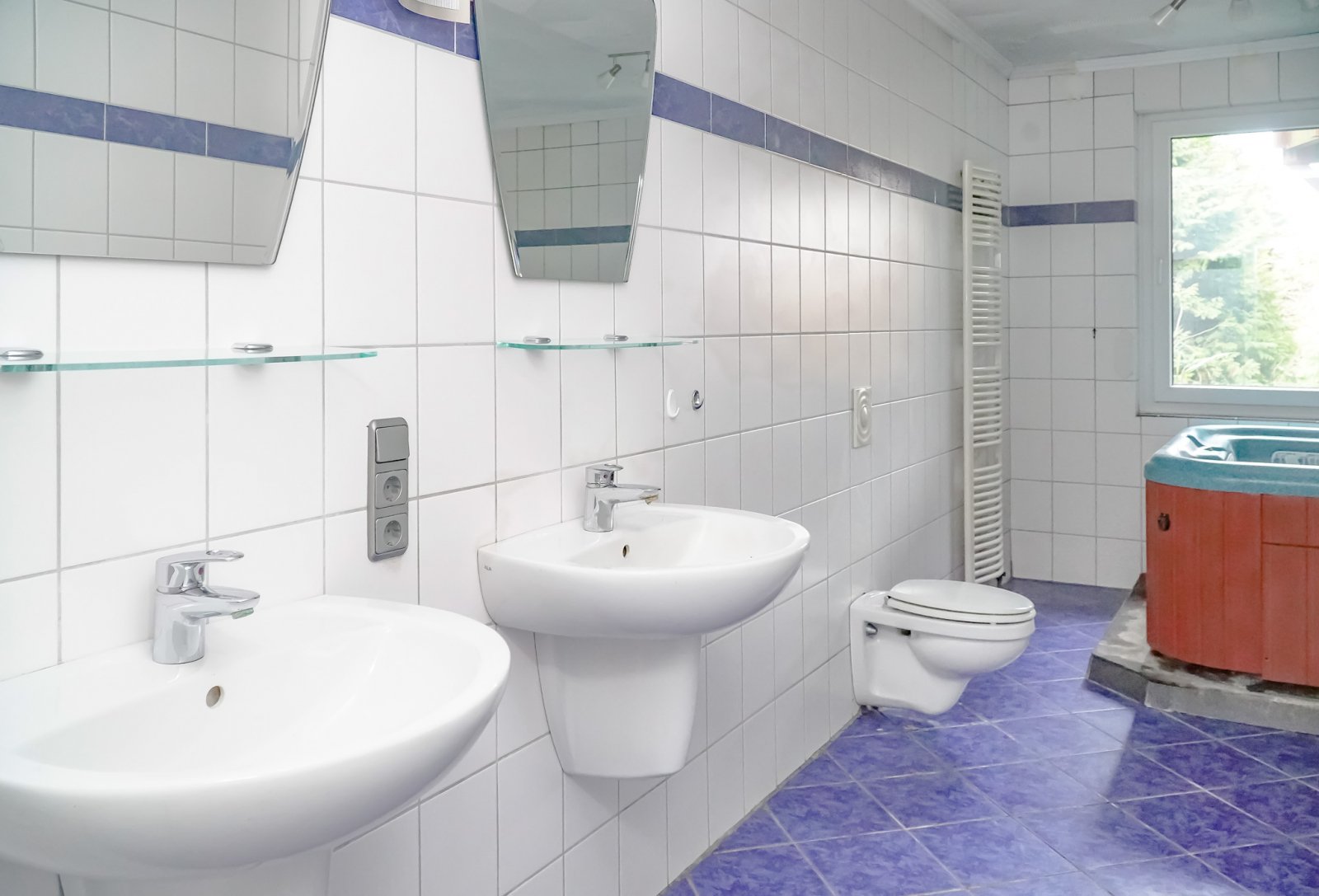 Investoren aufgepasst!  Mehrfamilienhaus mit 4 WE + Büro + Lager - Ideal für Handwerksbetriebe