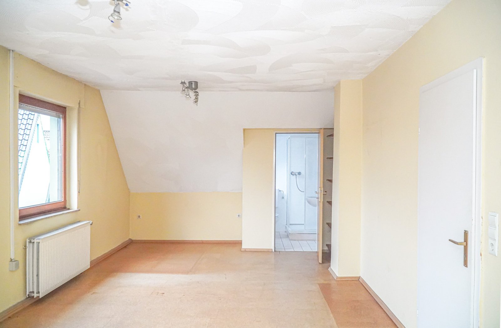 Investoren aufgepasst!  Mehrfamilienhaus mit 4 WE + Büro + Lager - Ideal für Handwerksbetriebe